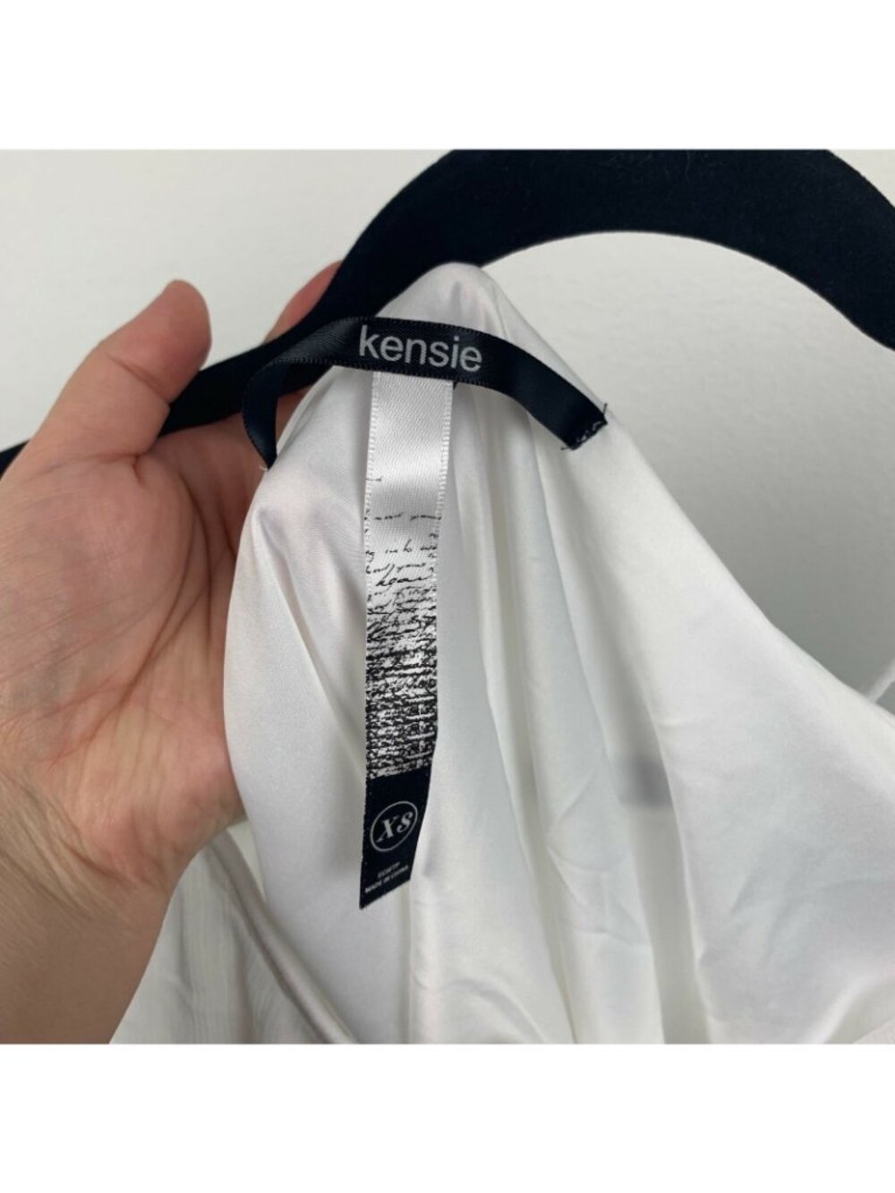 ✨3/$30 Kensie XS White Gauzy Cold Off Shoulder Top Blouse - Picture 2 of 4